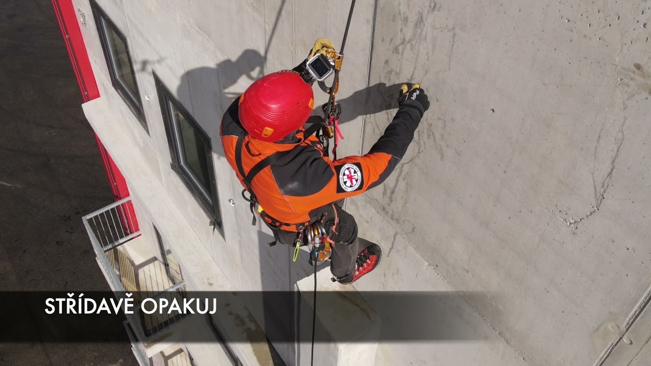 4 7 2 1 C Sestup po laně pomocí blokantů