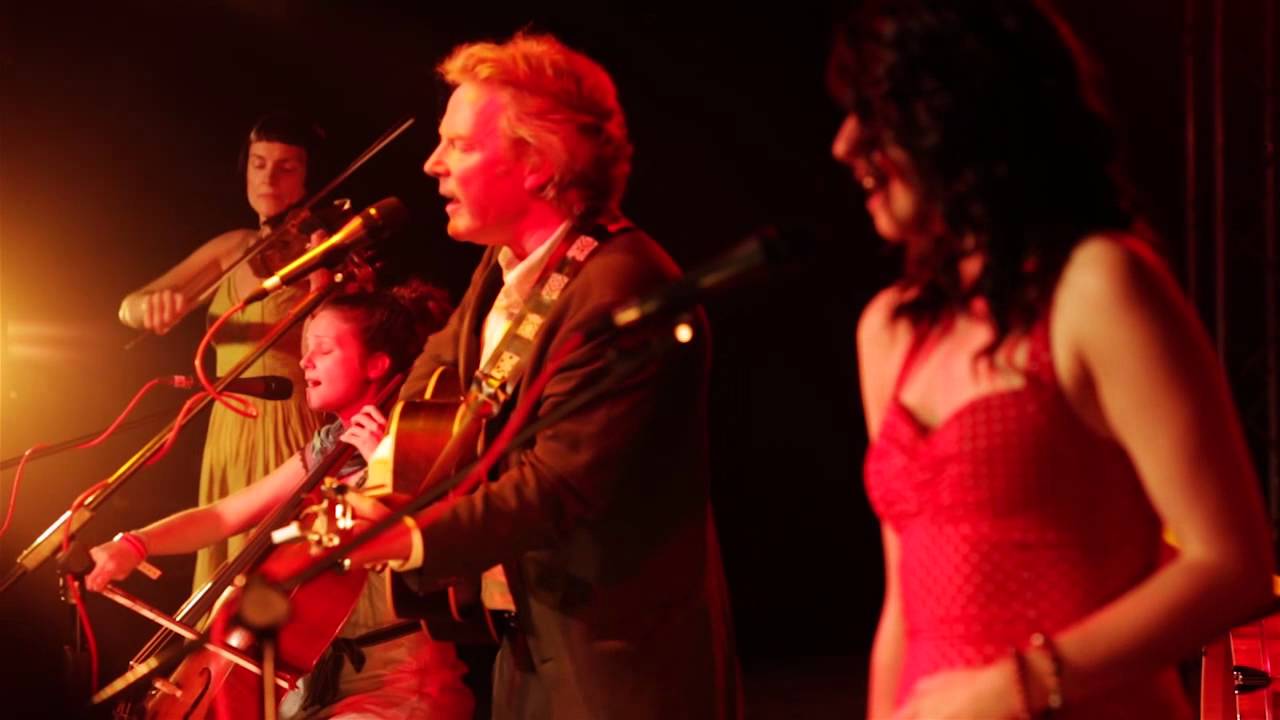 Reg Meuross - The goodbye hat (live at Trowbridge Village Pump Festival 2012)