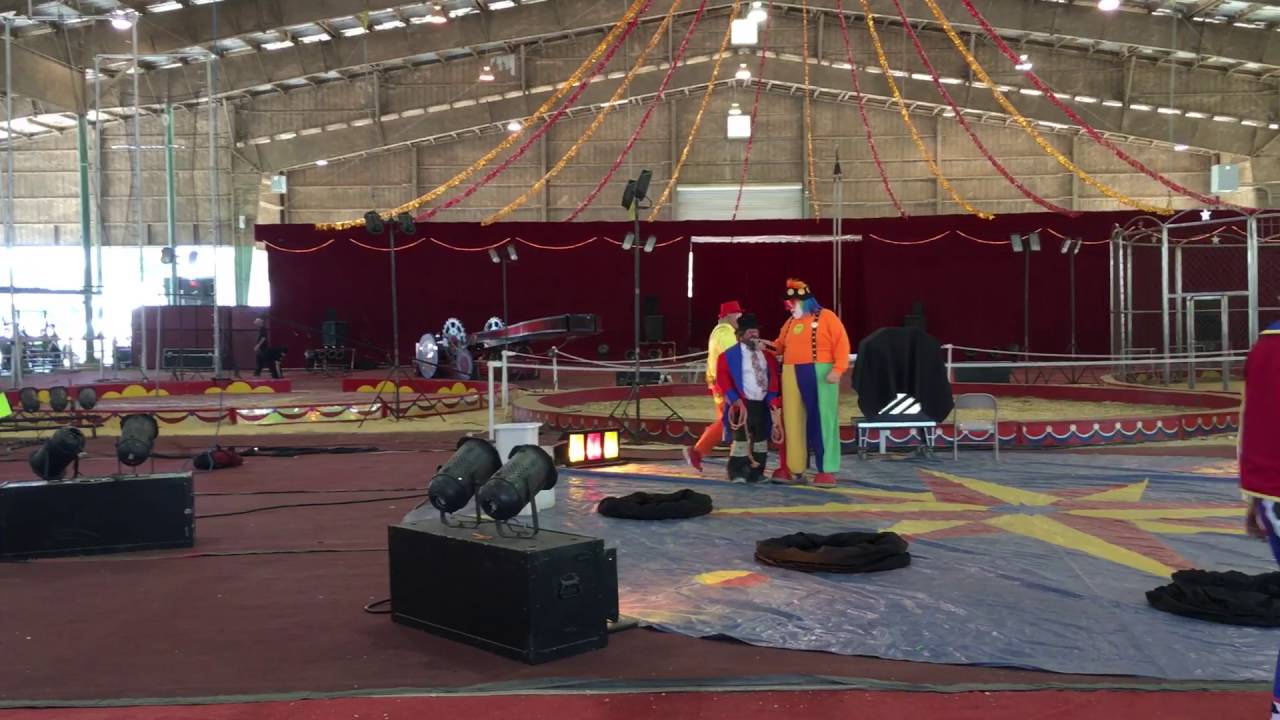 Yaarab Shrine Clowns perform 