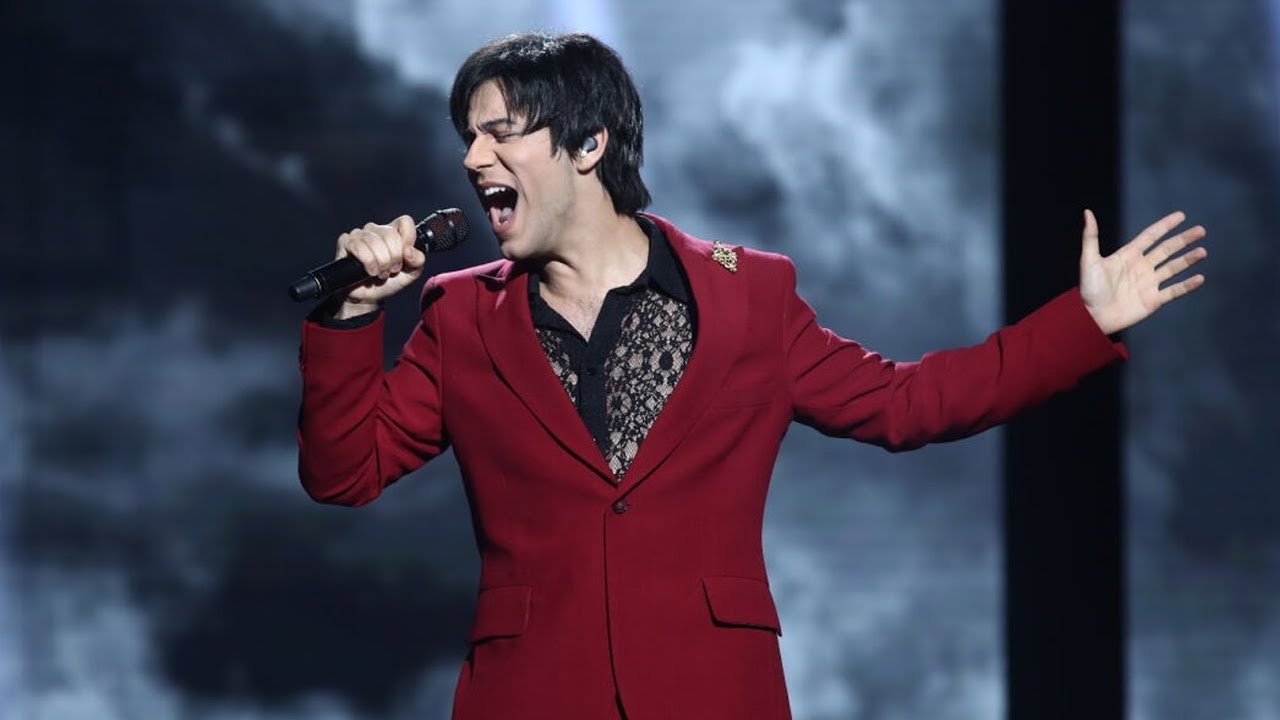 Agoney imita a Dimash en 