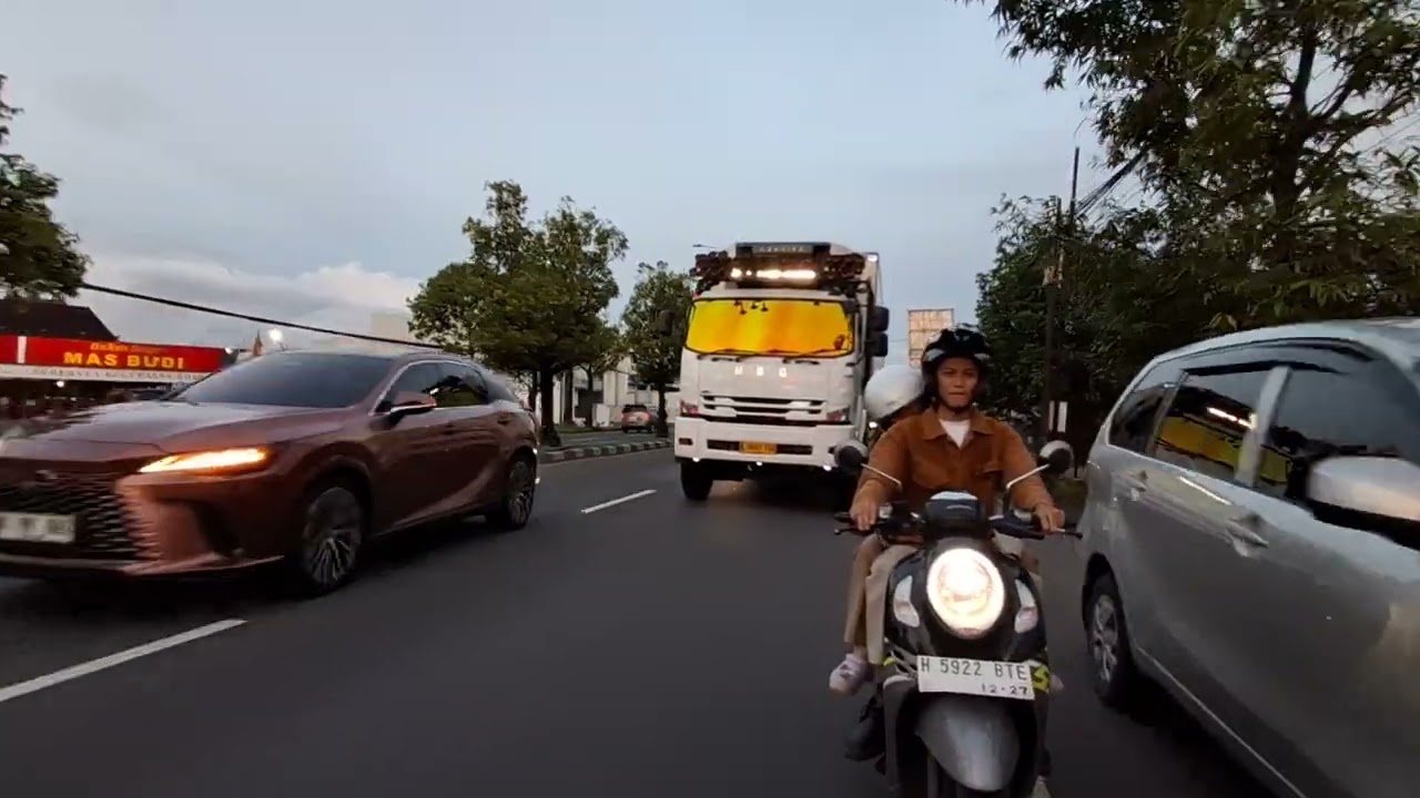 Kulkas balap full konser dijalan  (jogja)