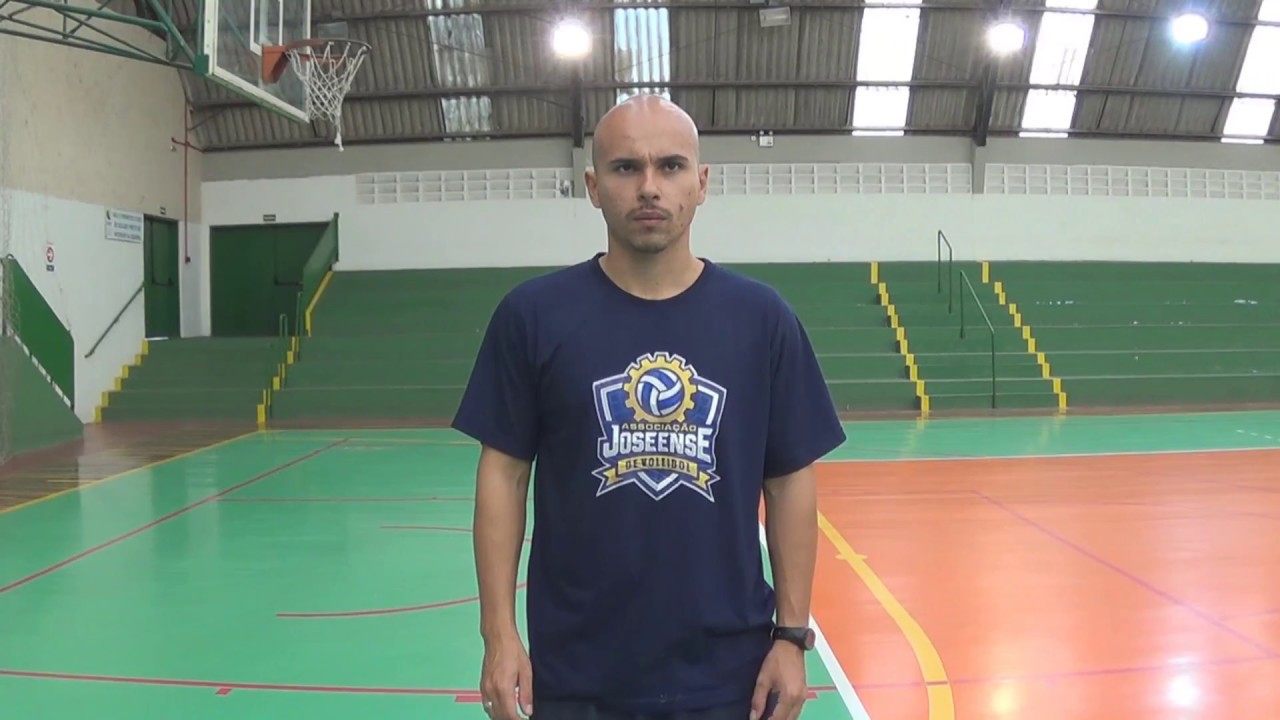 Como executar o saque por baixo - Fundamentos do Vôlei