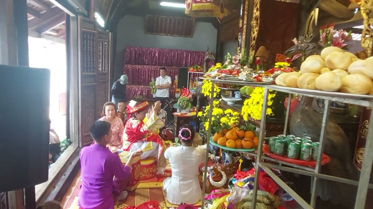 Hầu đồng tại đền Đức Thánh Trần, Đền Trần Nam Định