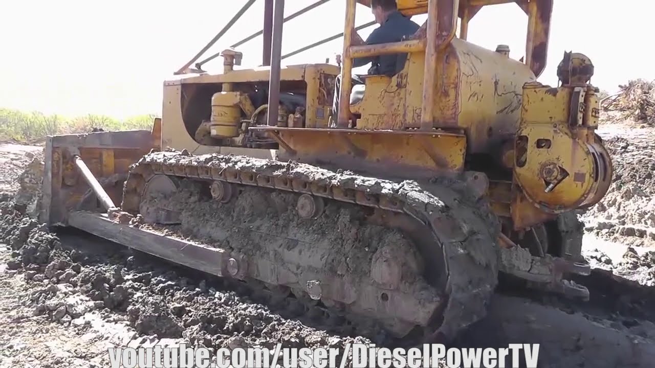 CAT D8 PUSHING MUD!!!