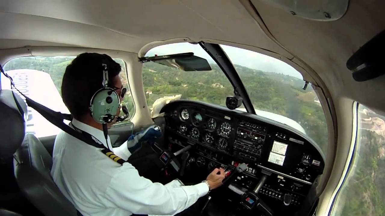 [HD] Aterrizaje en Aeropuerto Palonegro de Bucaramanga. Enero 13 de 2011