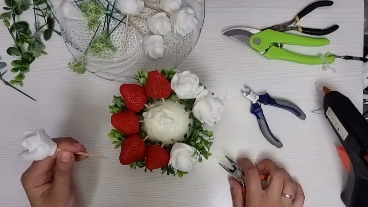 Мыловарение. Букет из роз и клубники.
