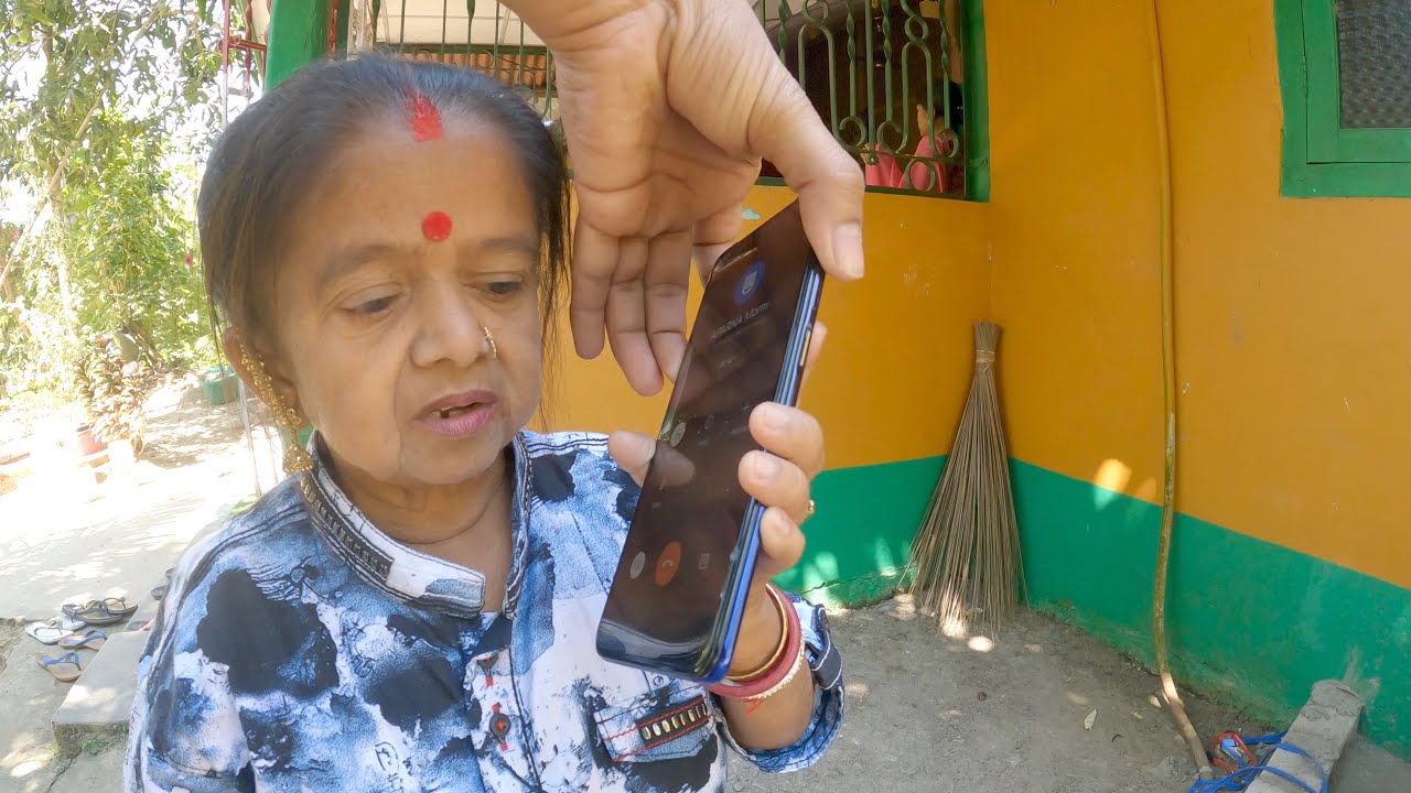 মায়ের ফোন এলো