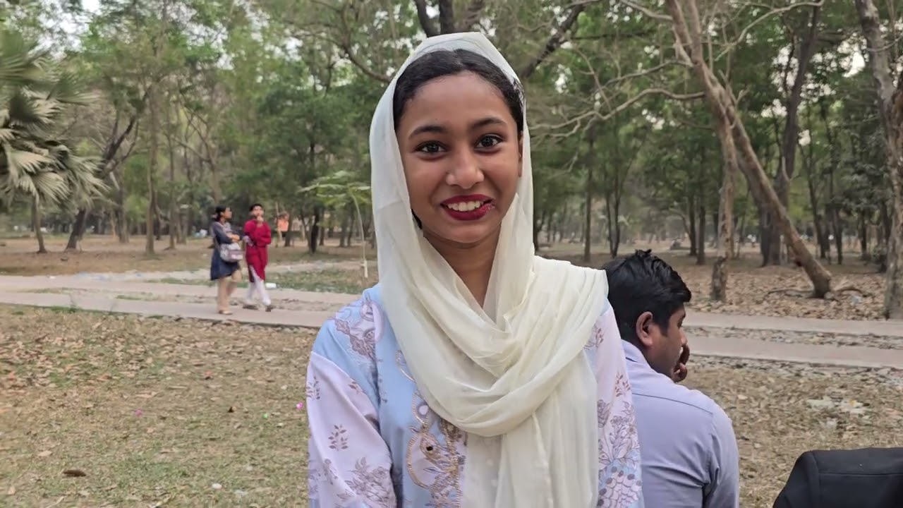 মডেল হওয়ার জন্য মাদ্রাসার ছাত্রী খুলনা থেকে ঢাকায় আসছে 