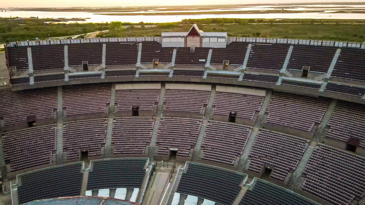 Exploring Jones Beach Theater (Found Underground Tunnel)