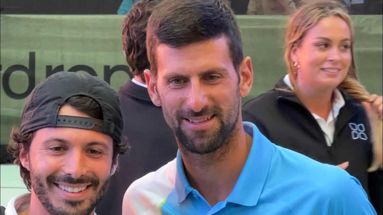 Novak Djokovic playing with kids from Harlem in Times Square 🎾