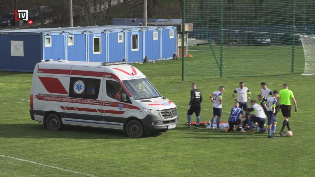 [5/17] Nečakaný príjazd záchranárskej sanitky na futbalovú plochu v Levoči ! (29. 04. 2025)