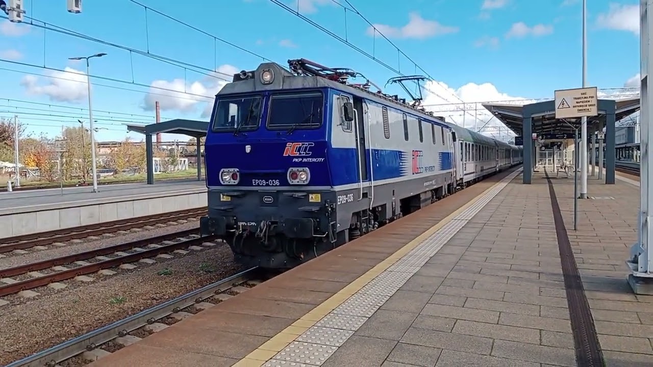 EP09-036 z IC FAŁAT do Poznania Gł. zatrzymuje się na stacji Rzeszów Gł. 18.10.2025