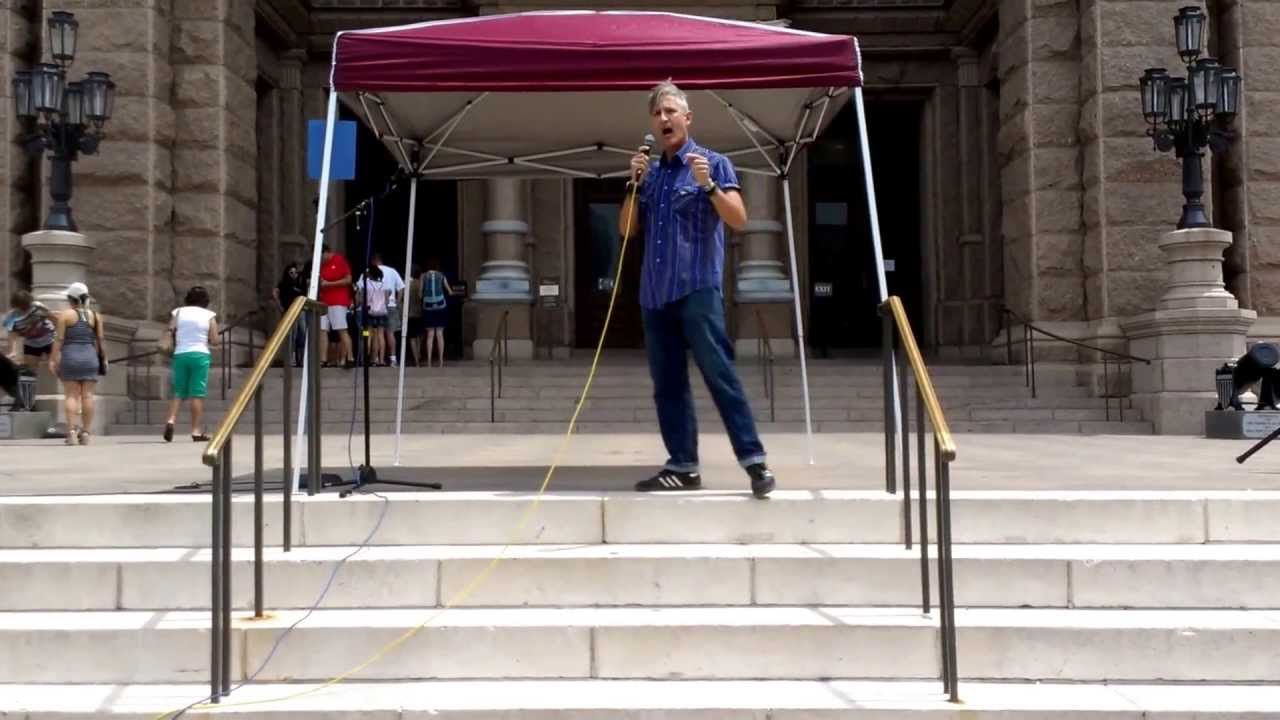 scott crow speaks to Restore the 4th Austin, interrupted by angry veteran