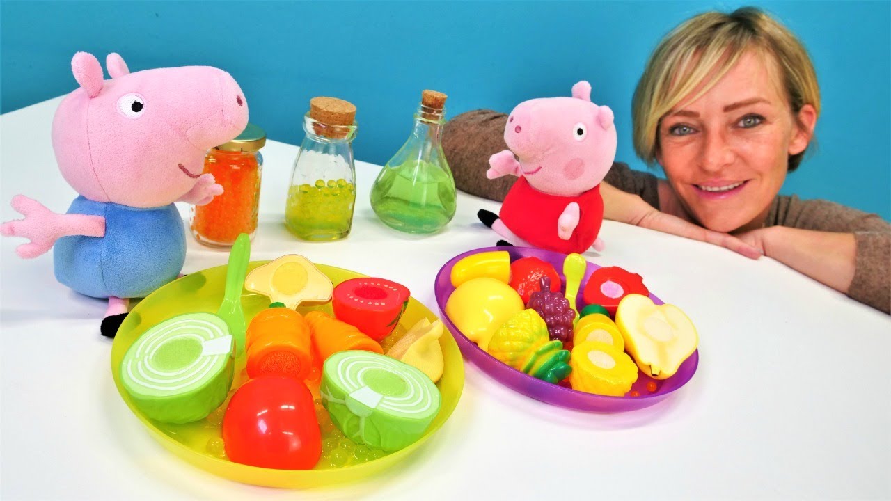 Yemek yapma oyunu. Peppa Pig ve George pazara gidiyor ve meyve salatası yapıyorlar