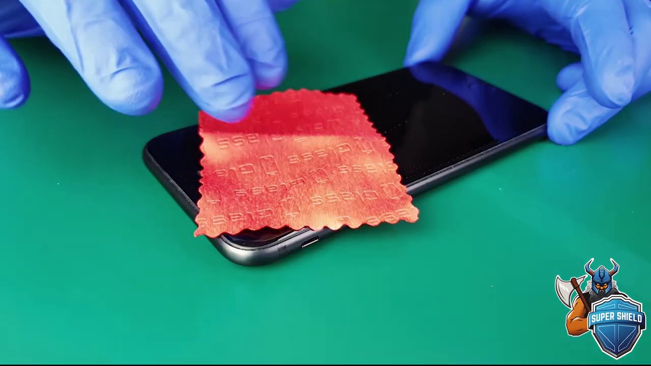 Montaż szkła hartowanego 5D/6D iPhone 7 - SuperShield.pl