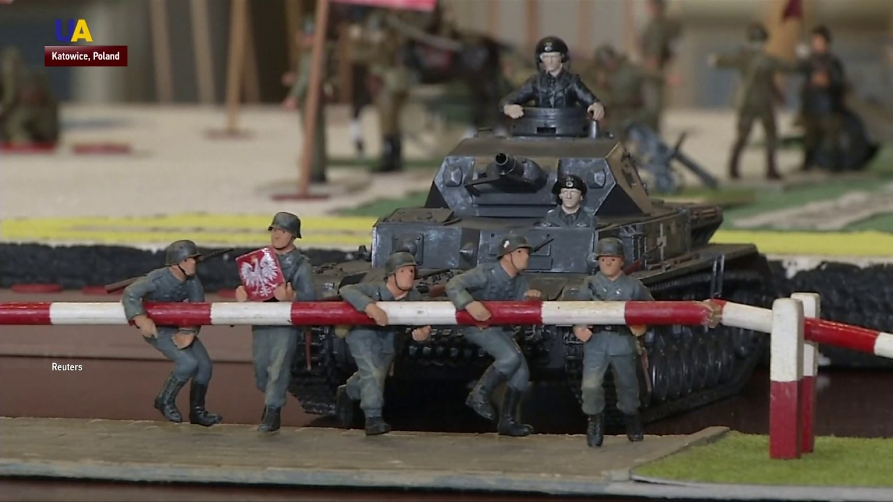 Polish Teacher Shows Start of WWII Using Handmade Miniatures