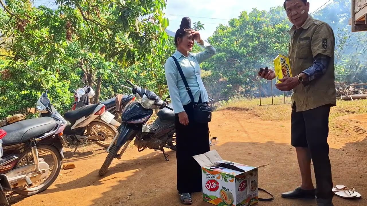 Mồng 2 lò thích mang quà tết cho anh Diêm 