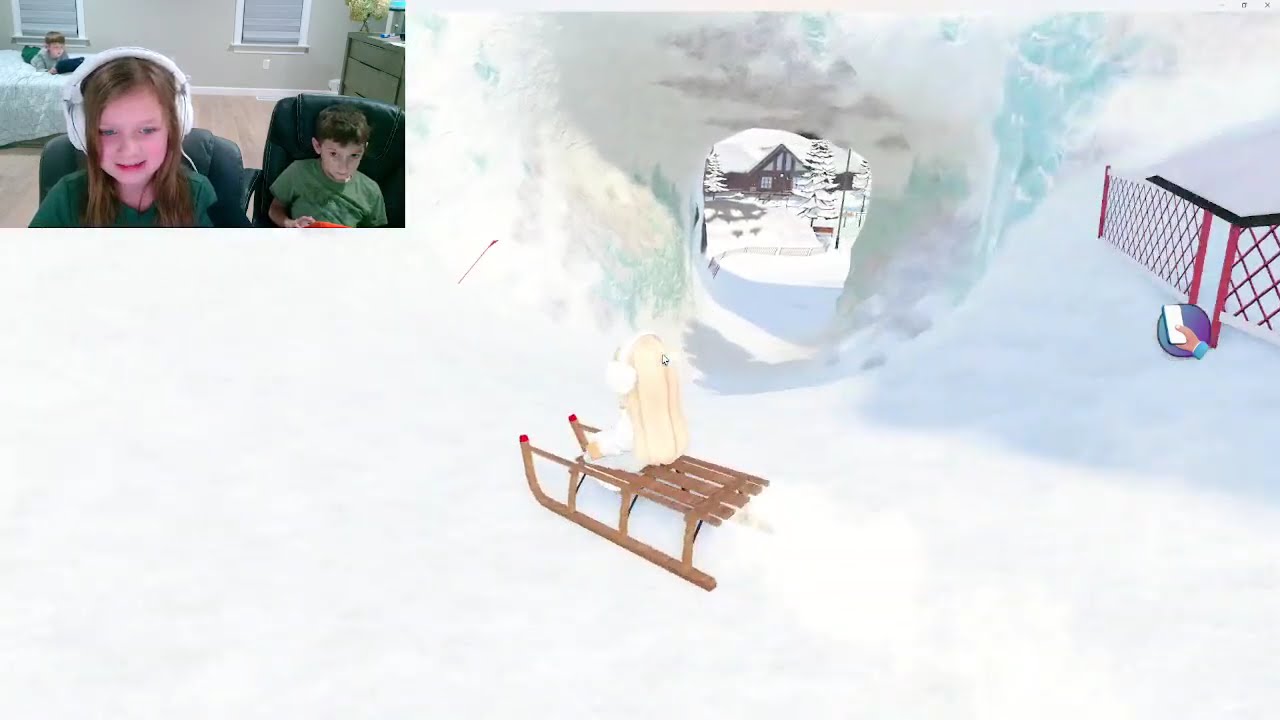ASPEN SKI RESORT VACATION WE WENT SKIING & SLEDDING. ROBLOX LIFE TOGETHER