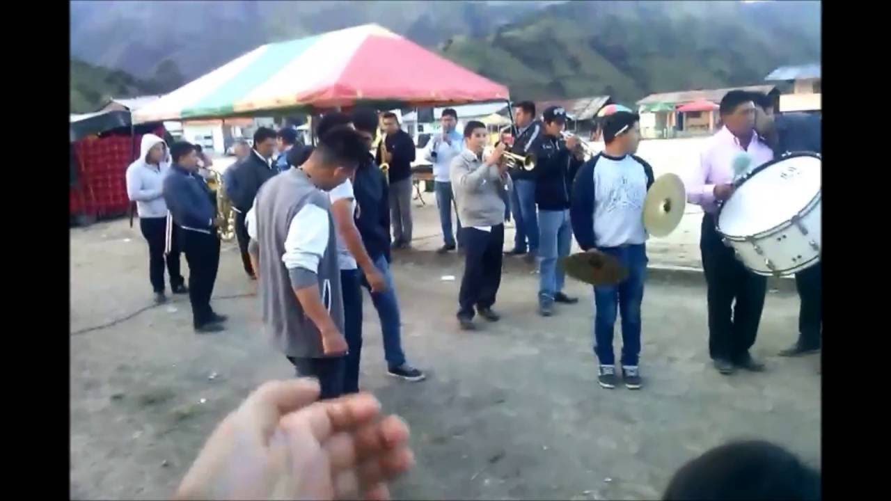 Albazo en la Parroquia Multitud
