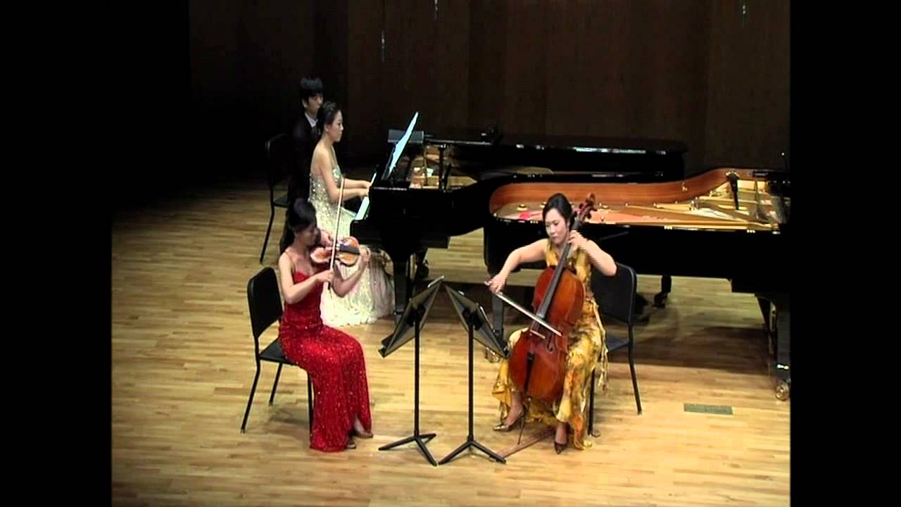Christmas Carol Medley : O Holy Night - Silent Night - Jingle Bells arragend by E.R. Rocherolle