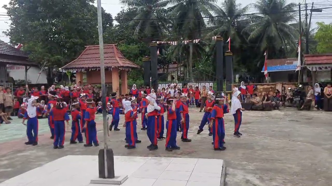 Hari ini di sekolah ku ada lomba kalo kalian ada gak