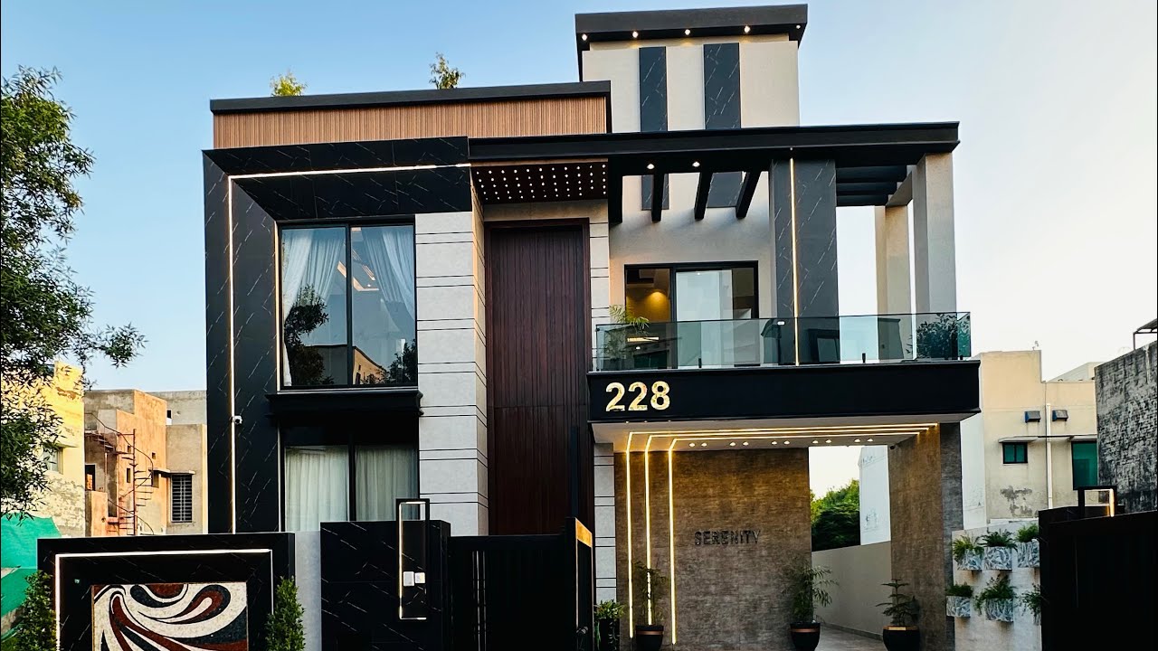 Top Notch 10 Marla House Available In Bahria Town Lahore