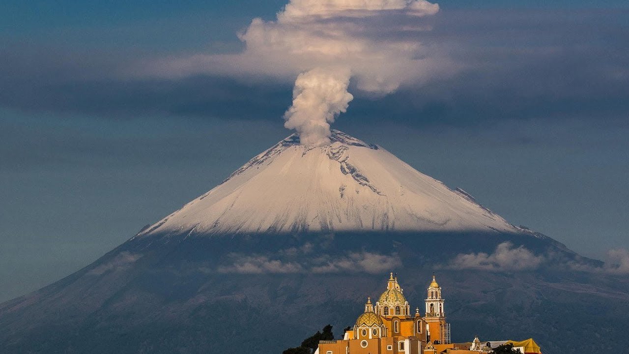 El Popocatépetl es uno de los volcanes más activos de México