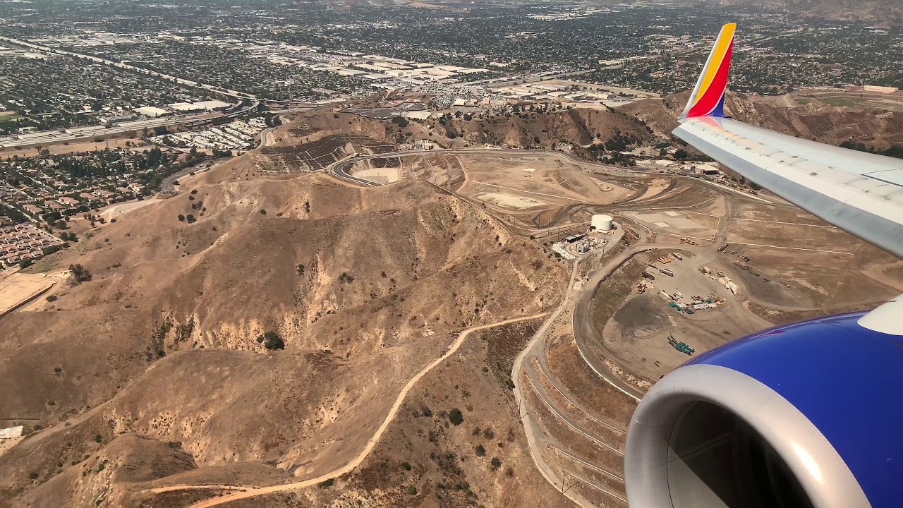 Southwest Boeing 737-700 Flight 3573 Landing Into Hollywood Burbank Airport (KBUR)