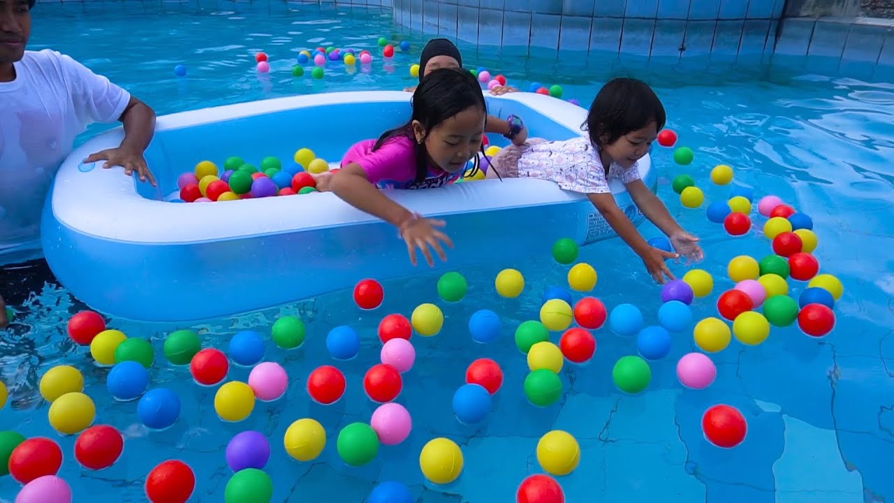 KEYSHA MENGISI KOLAM RENANG PENUH BALON WARNA WARNI The Ball Pit Show In Swimming Pool