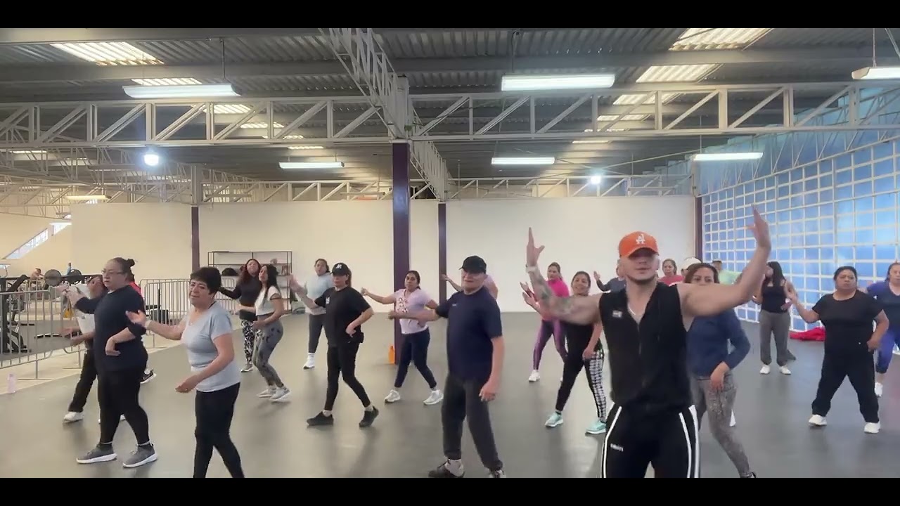 CHICA DE HUMO ~ zumba con Royce 