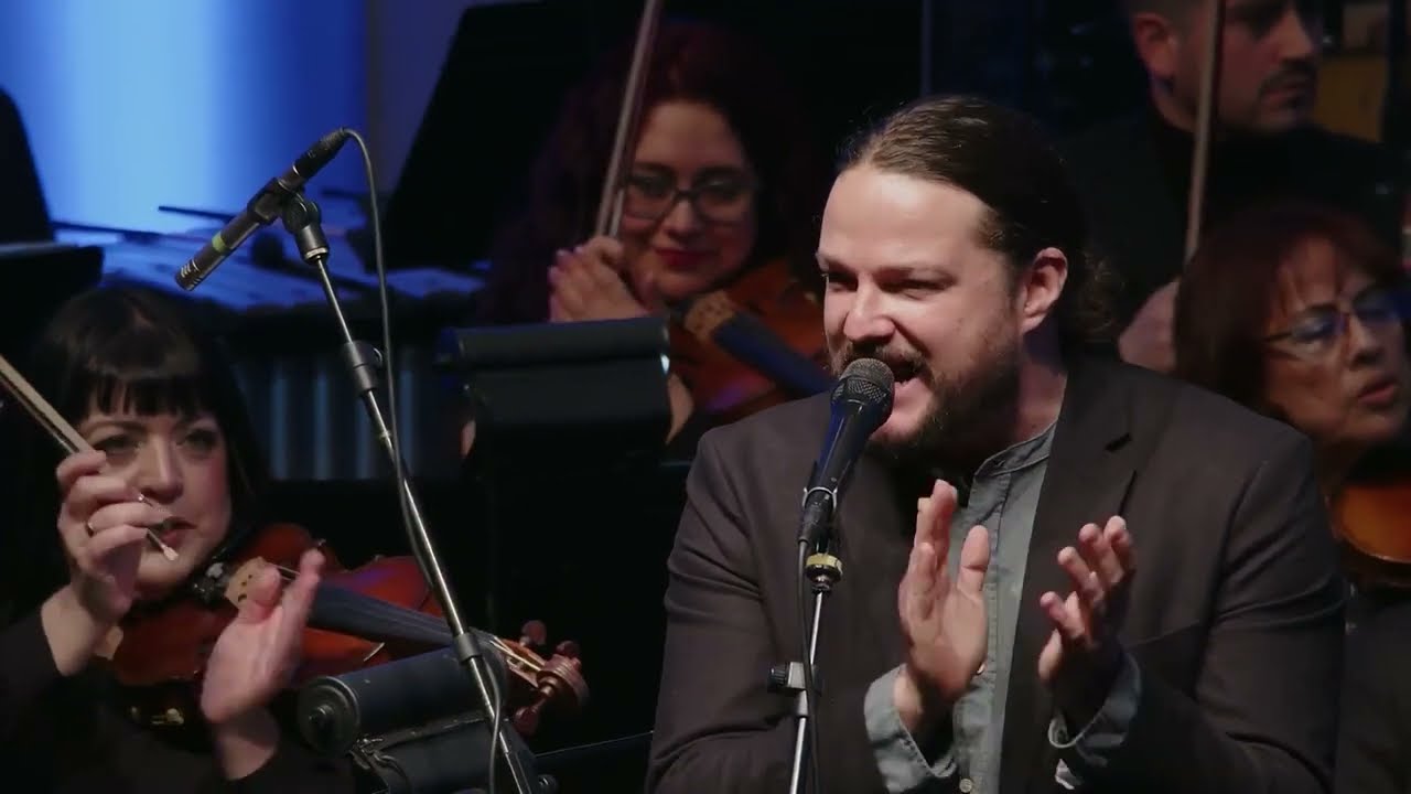 ...hará brotar el momento / Nano Stern, Juan Pablo Aguayo y la Orquesta Sinfónica UdeC