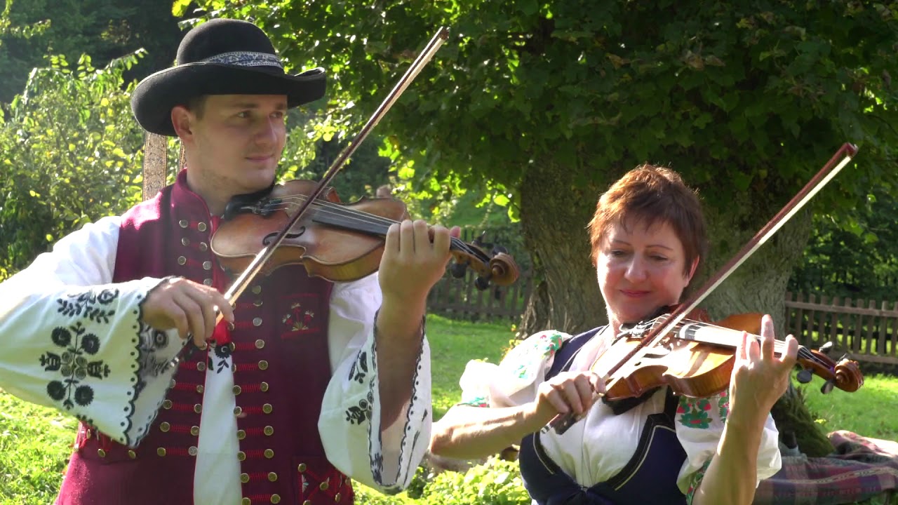 Folklórna skupina Záriečanka:   Zariecke čardáše