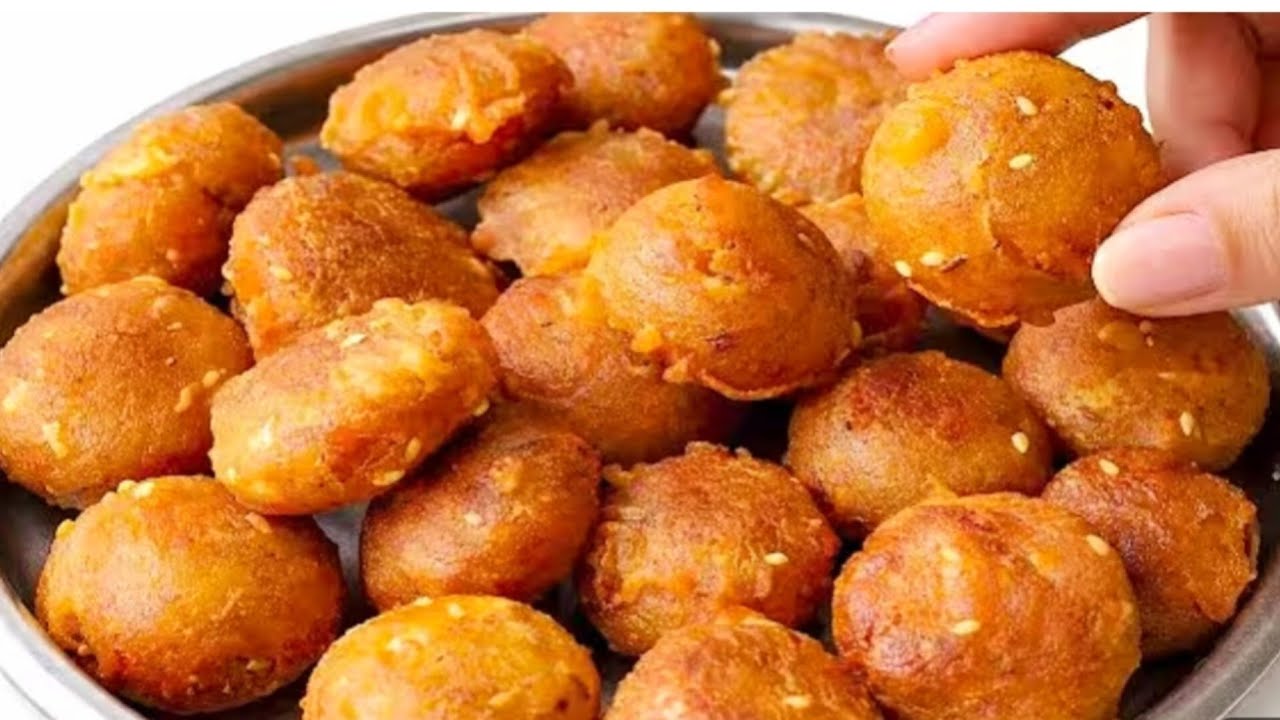 केवल 1 कच्चे आलू  से बना गरमा गरम कुरकुरा नाश्ता जो भी खाए खाता ही जाए | Crispy aalu ka nashta