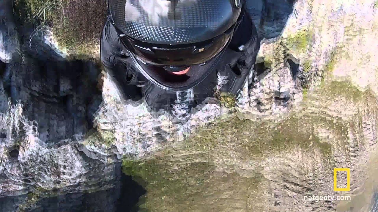 Niebezpieczeństwo nadchodzi - Skrzydlaty kombinezon