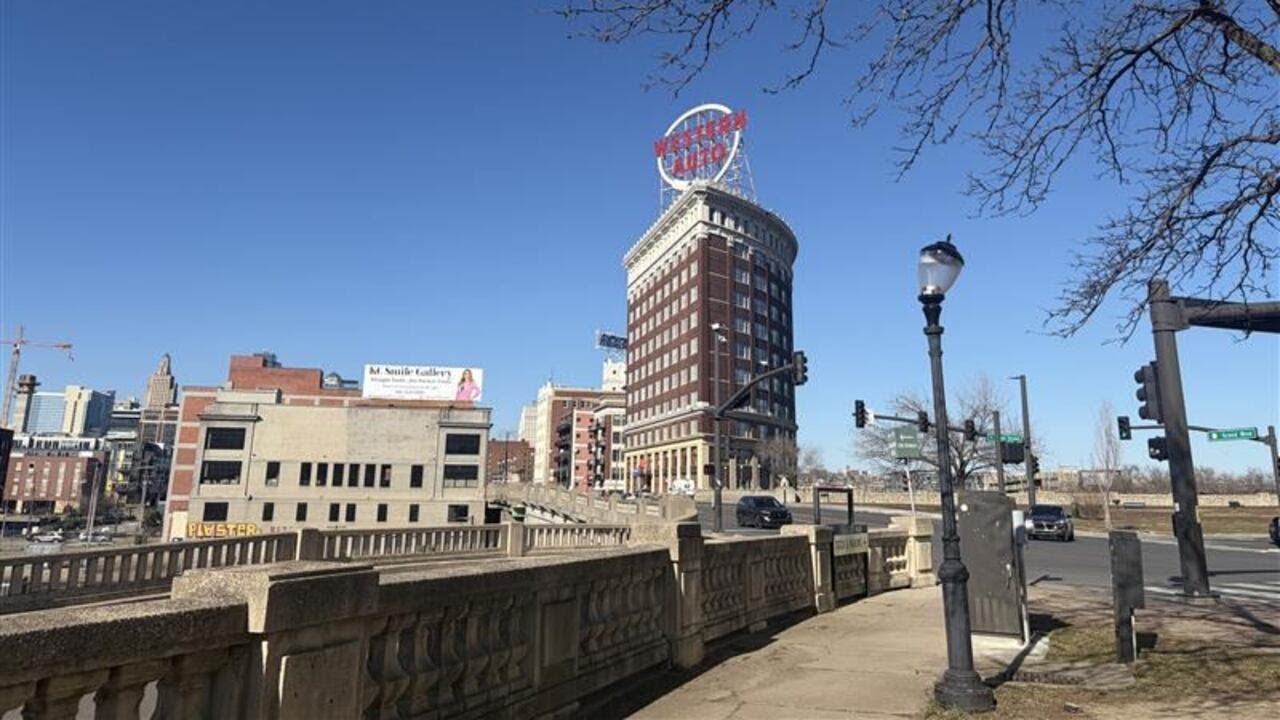 Kansas City electrical union offered to restore Western Auto sign for free, says HOA rejected off...