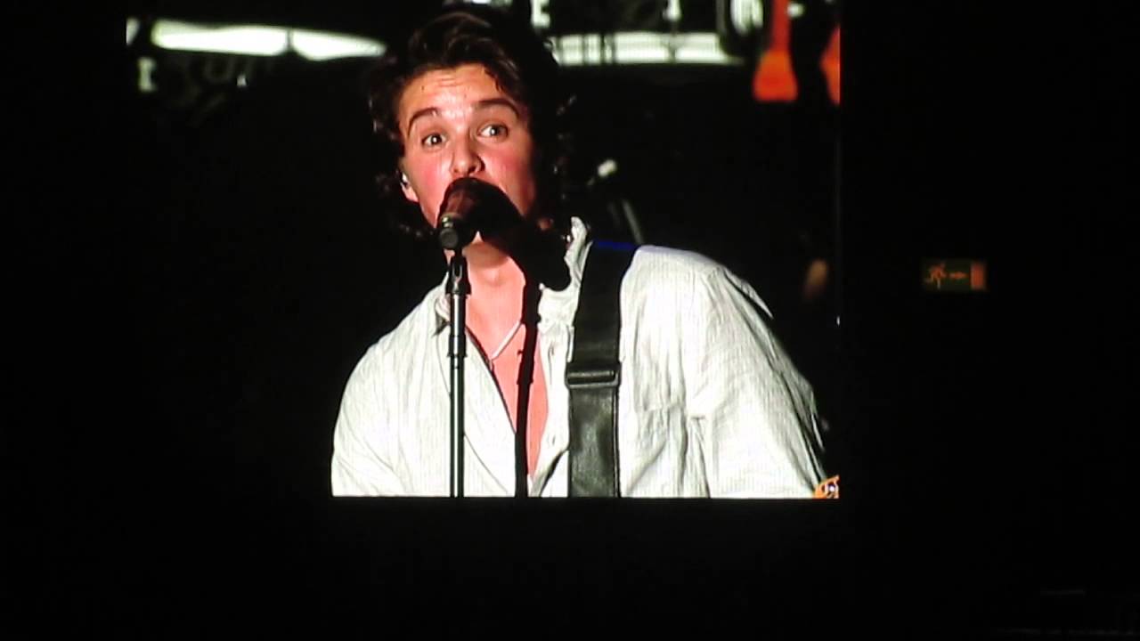 Brad Simpson Hitting Puberty AKA Voice Crack haha! (Birmingham 26/03/16: Wake Up World Tour)