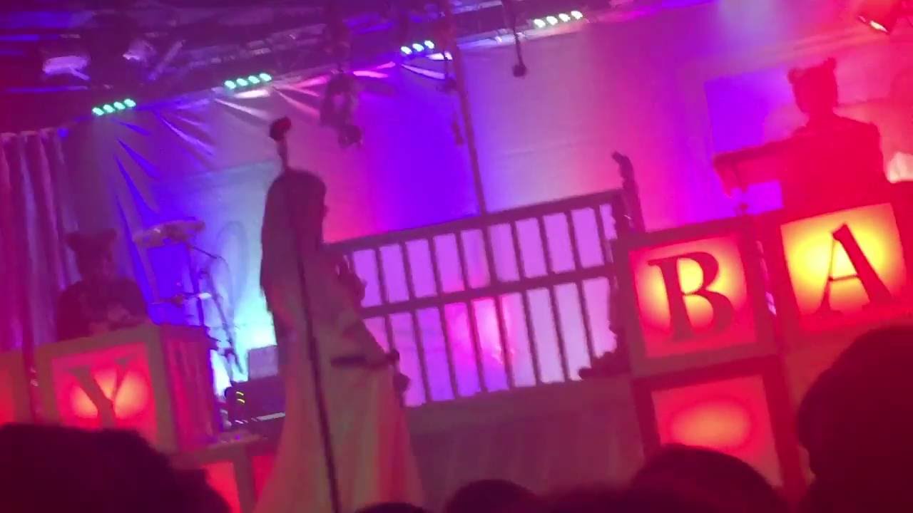Melanie Martinez- Training Wheels Live (Melanie helps fan that fell) @ Ash Bash