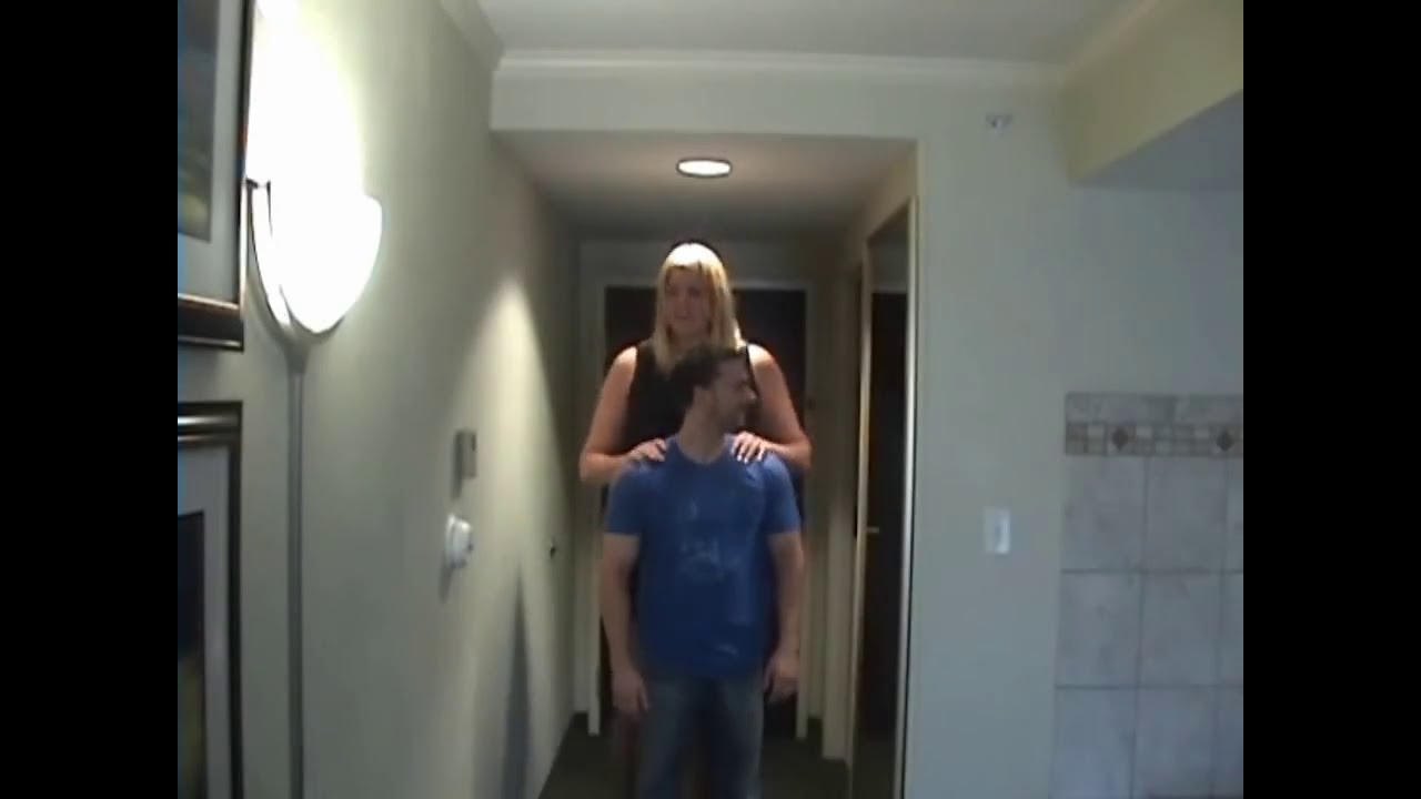 6'6'' Tall Woman Dates A Short Man