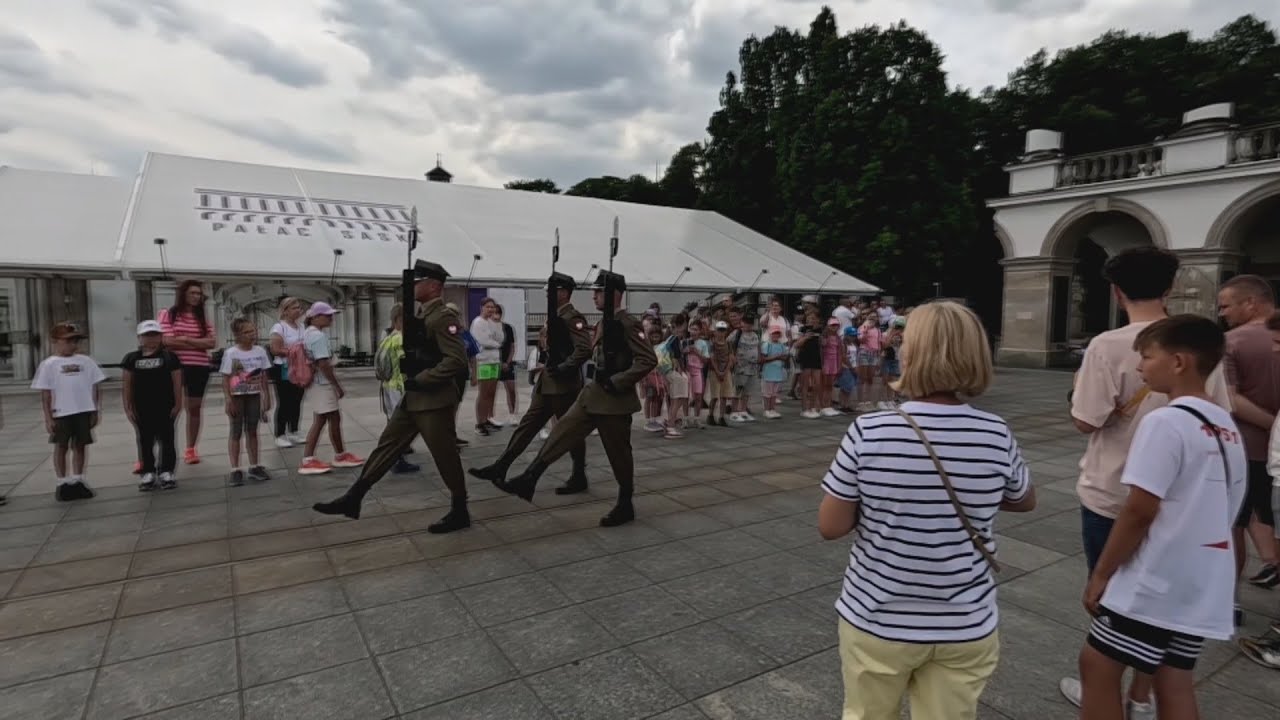 🇵🇱 Warsaw, Poland,  Changing of the Guard at the Tomb of the Unknown Soldier