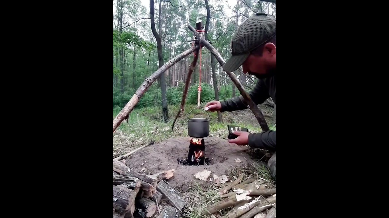 Majowa noc w lesie , Golonka z młodą kapusta gotowana na ogniu