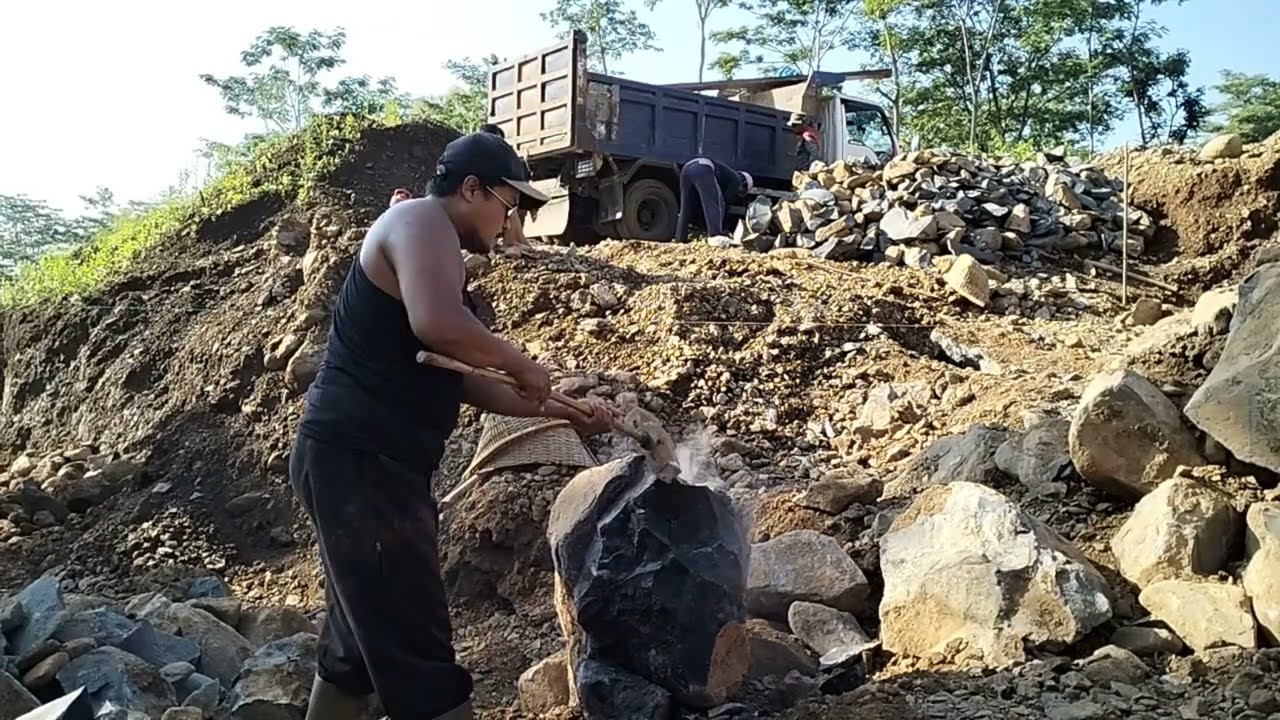 jika lapar, makan dulu!! untuk tenaga kerja nguli batu