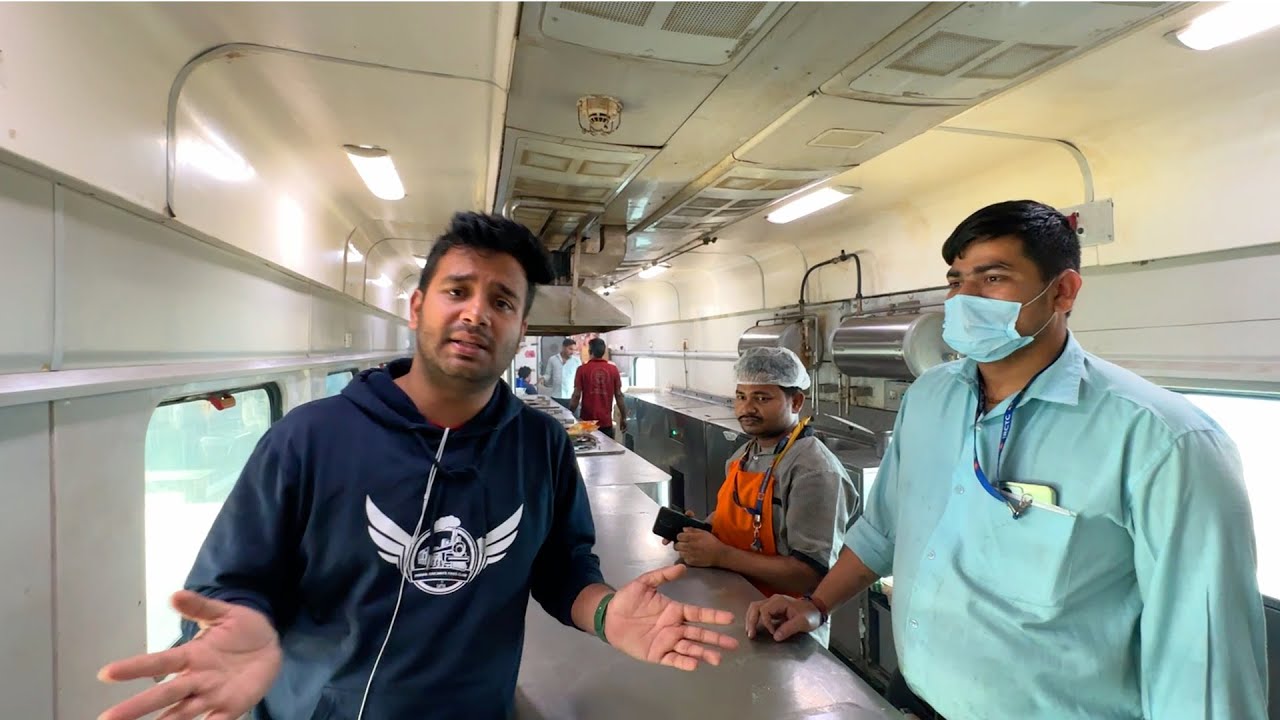 Aisa TASTY Khana Train me Kabhi nahi mila .. Nandankanan Express train journey part 2