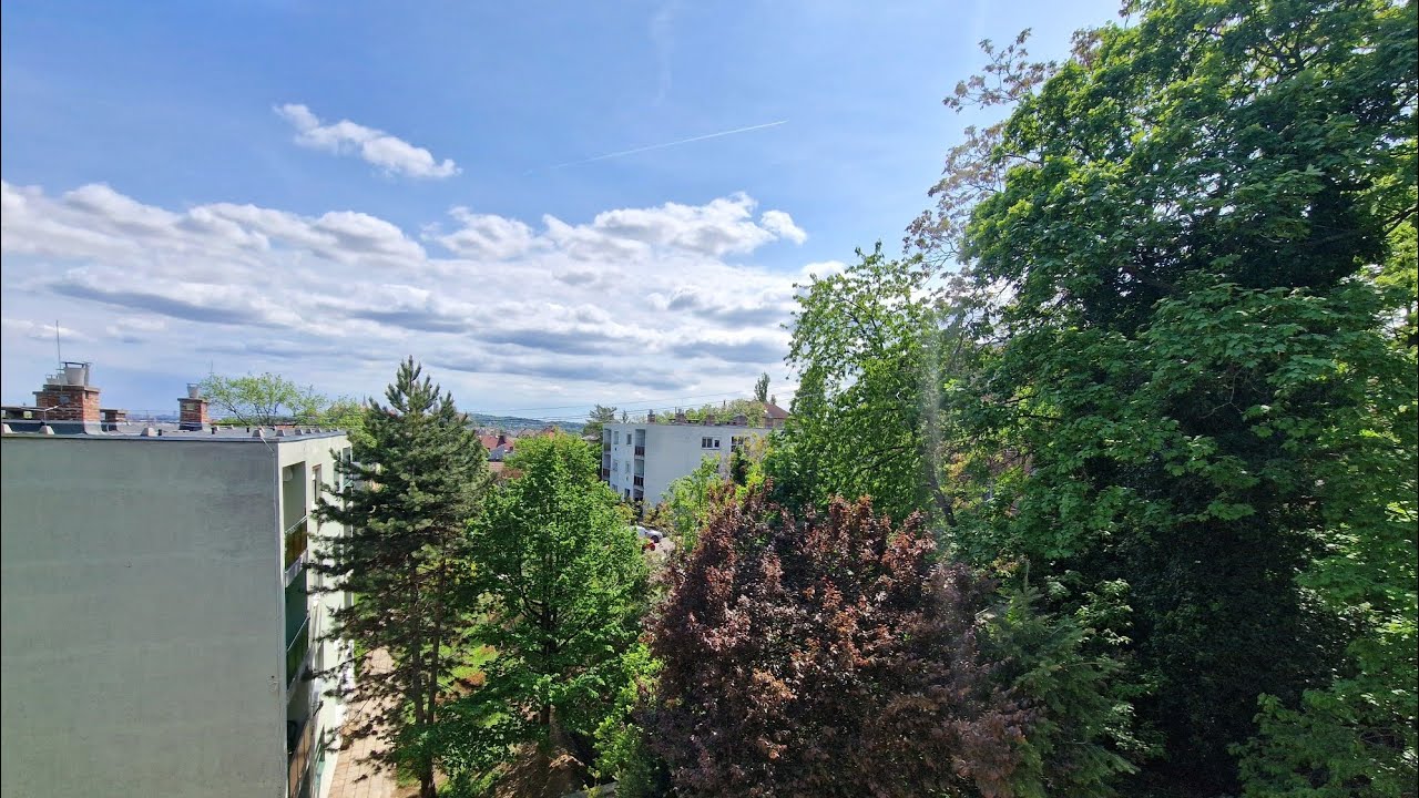 KIADÓ PANORÁMÁS LAKÁS A RÓZSADOMB LÁBÁNÁL !