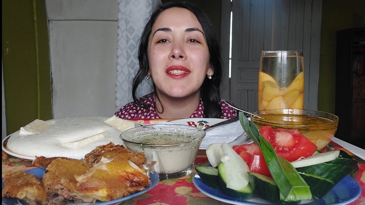 მეგრული მუკბანგი #2 ღომი და სულგუნი, შემწვარი ქათამი, ბაჟე, ბულიონი და სალათი Nini Kvirike MUKBANG 💖