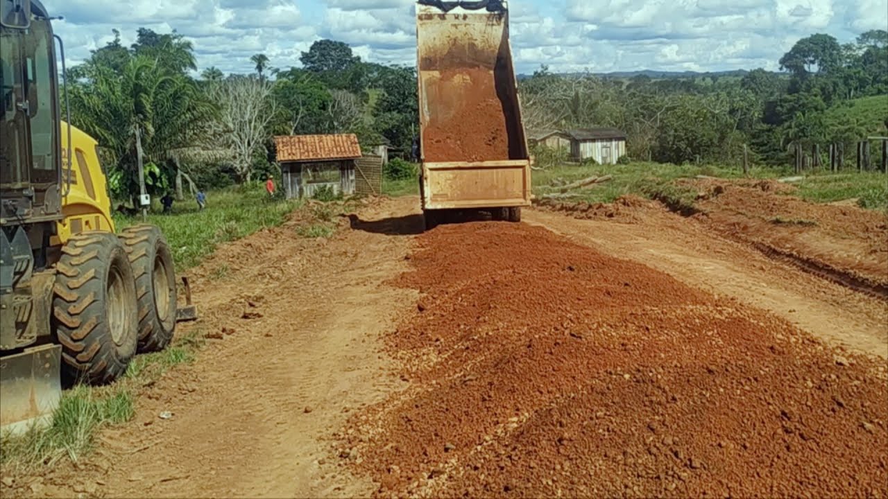 Motoniveladora /RG140B/ Cascalhamento de Estrada
