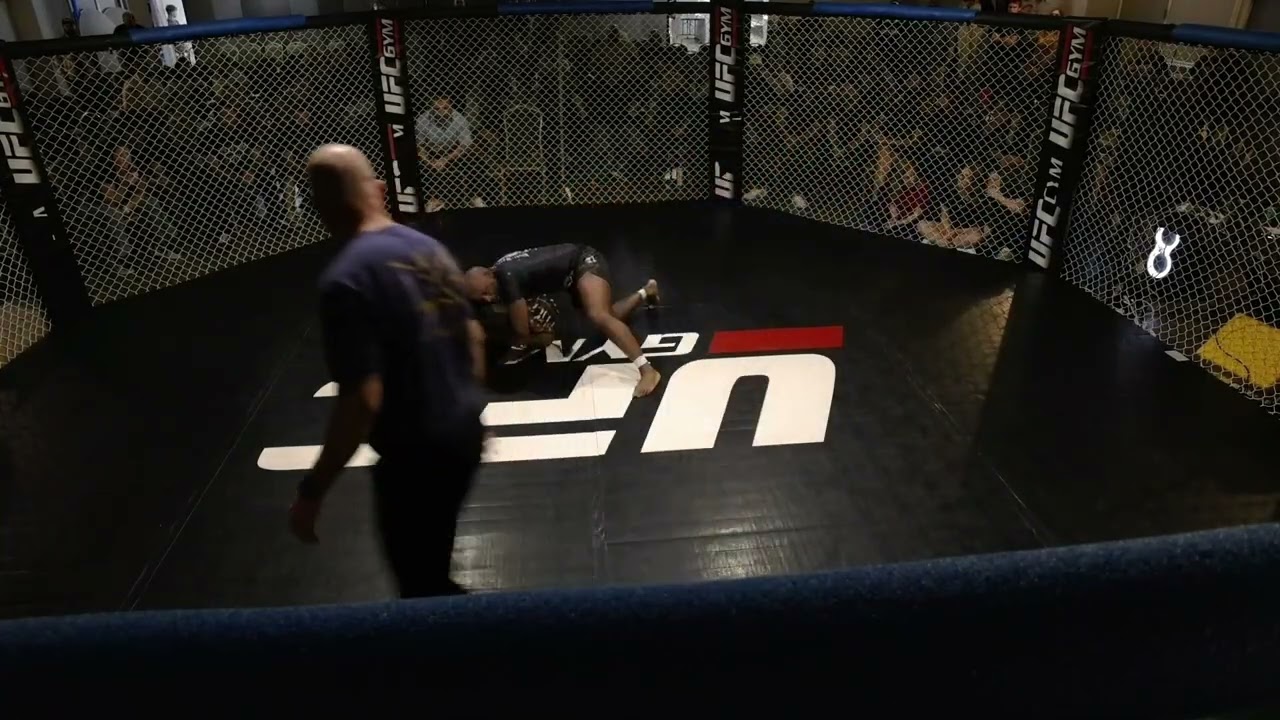 EFL 2 - Calvin Martin vs Derick Mayorga
