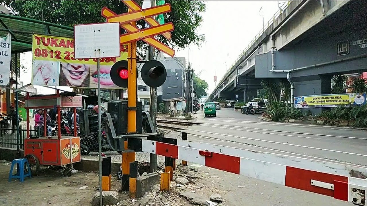 FIRST TIME !! Unik Baru Nemu Triple Flasher Perlintasan Kereta Api Cimindi