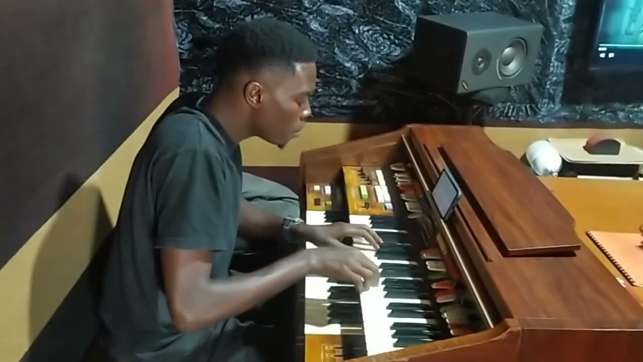EE BWANA NIFANYE KUWA CHOMBO || S Manyama