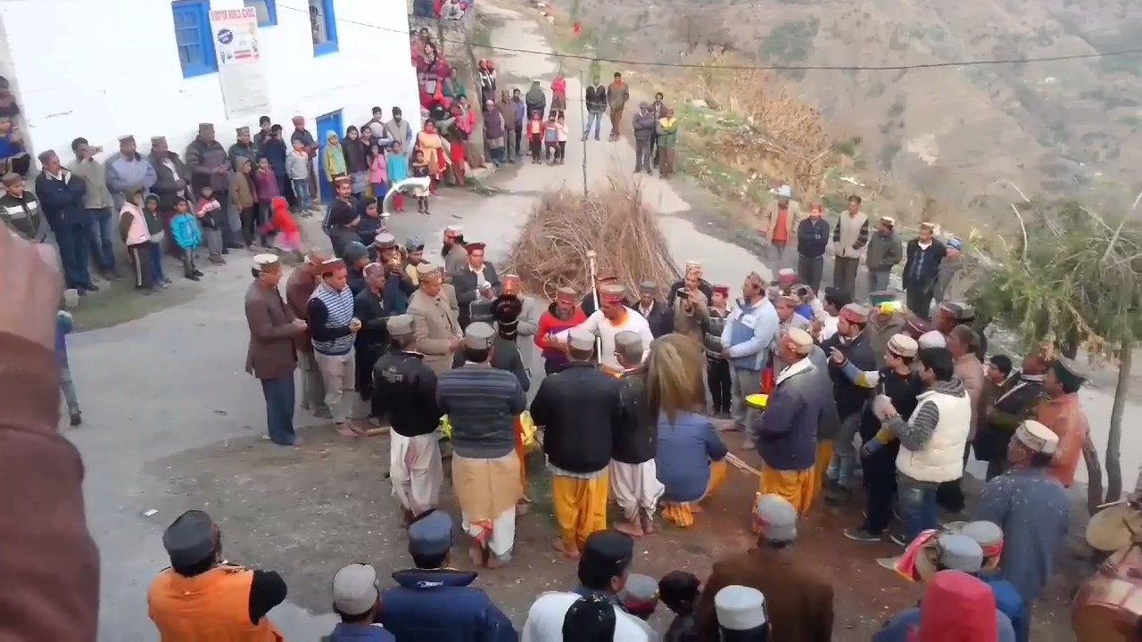 Holika dehan 2017-2018||Holi pooja||Traditional holika poojan||Indian Festival ||kullu manali ||
