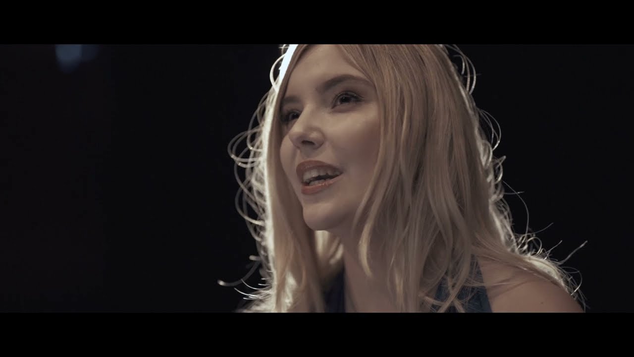 Lisa Dann - Maman est là ( Clip Officiel )